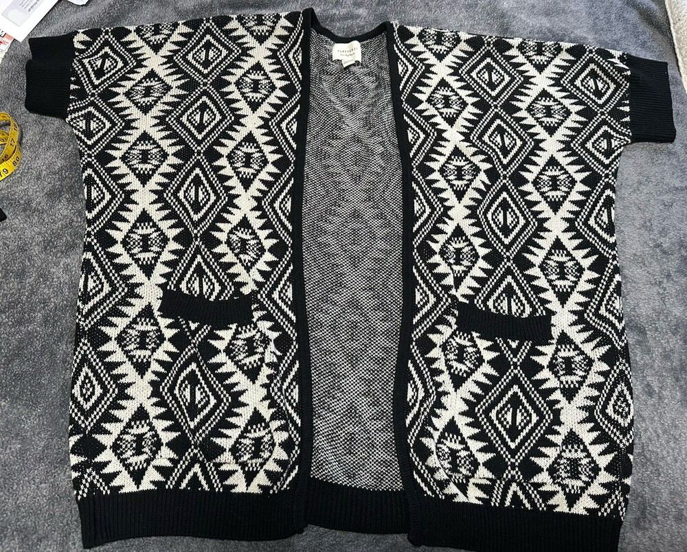Forever 21 black & white Aztec Southwestern open-front cardigan sweater Size S